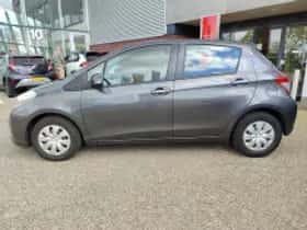 Toyota Yaris (2014) thumbnail 5