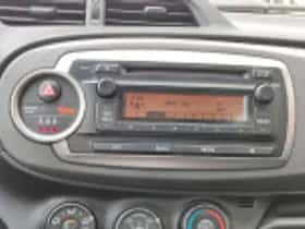 Toyota Yaris (2014) thumbnail 42
