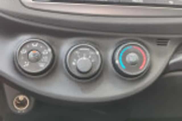 Toyota Yaris (2014) thumbnail 43