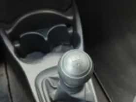 Toyota Yaris (2014) thumbnail 44