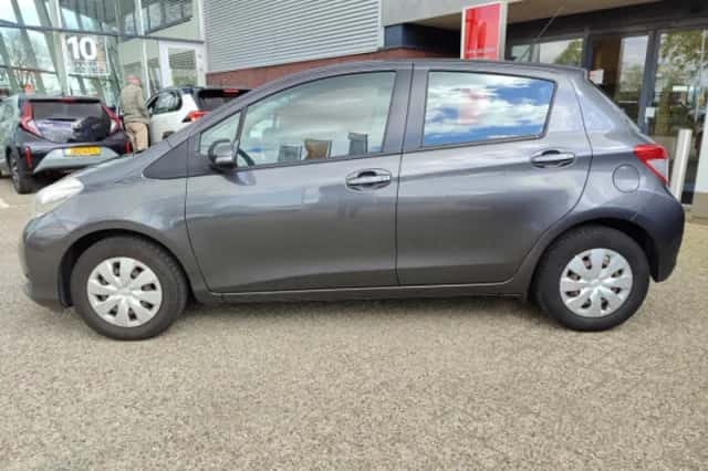 Toyota Yaris (2014) thumbnail 60