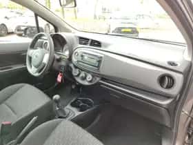 Toyota Yaris (2014) thumbnail 8