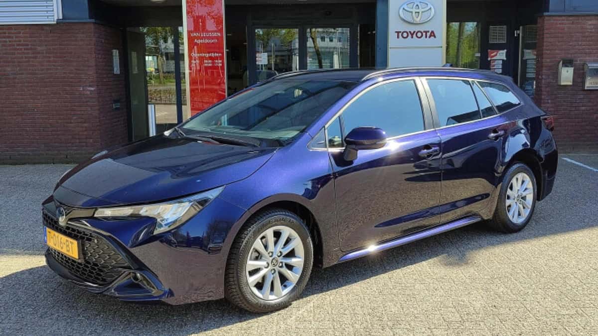 Toyota Corolla (2023) — foto 1