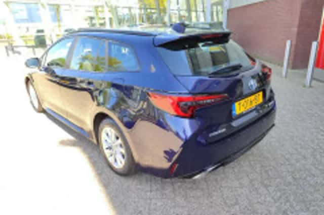 Toyota Corolla (2023) thumbnail 3