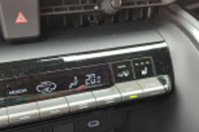 Toyota C hr (2024) thumbnail 73