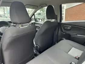Toyota Yaris (2018) thumbnail 14