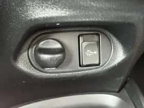 Toyota Yaris (2018) thumbnail 30