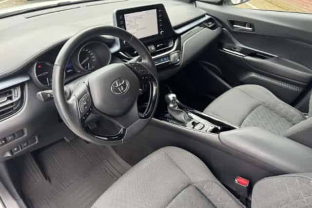 Toyota C hr (2020) thumbnail 2
