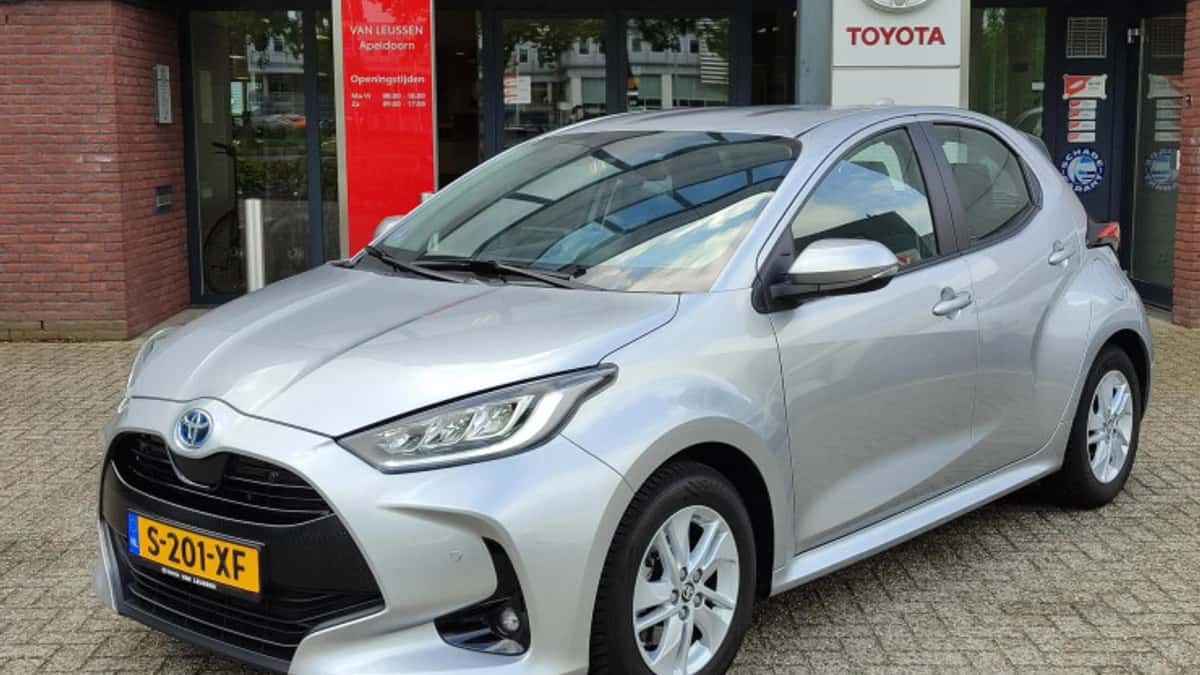 Toyota Yaris (2023) — foto 1