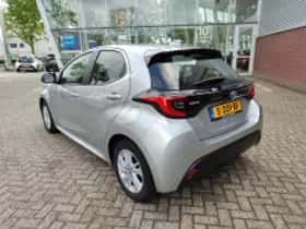 Toyota Yaris (2023) thumbnail 3