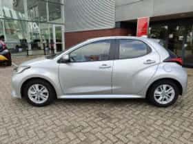 Toyota Yaris (2023) thumbnail 5
