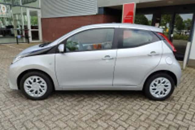 Toyota Aygo (2021) thumbnail 5