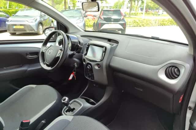Toyota Aygo (2021) thumbnail 8