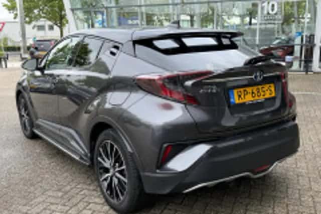 Toyota C hr (2018) thumbnail 3