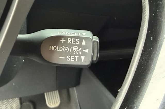 Toyota C hr (2018) thumbnail 23