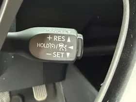 Toyota C hr (2018) thumbnail 23