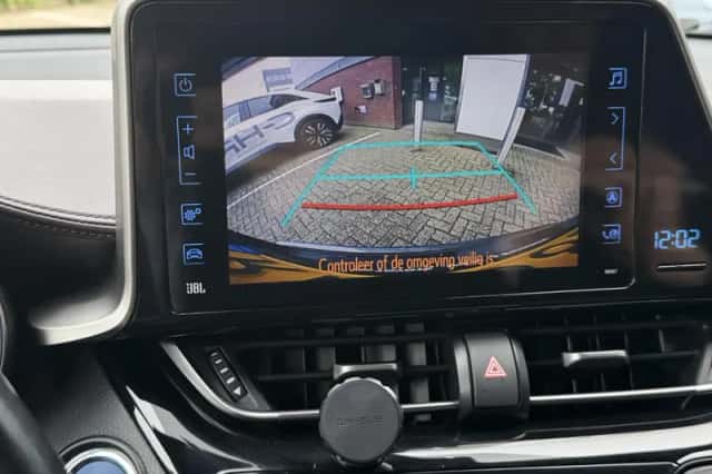 Toyota C hr (2018) thumbnail 26