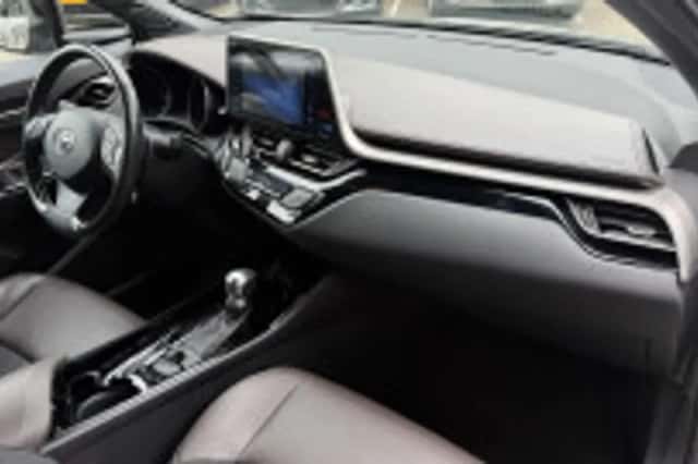 Toyota C hr (2018) thumbnail 4