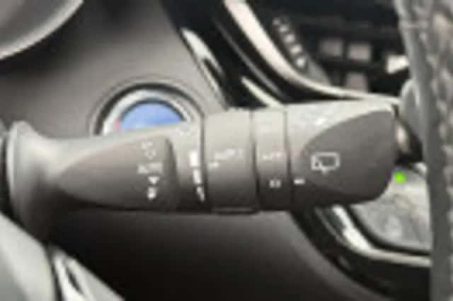 Toyota C hr (2018) thumbnail 52