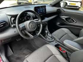 Toyota Yaris (2022) thumbnail 2