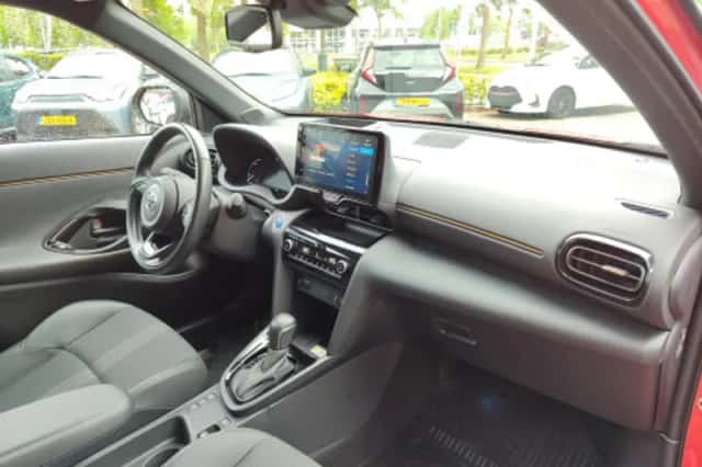 Toyota Yaris Cross (2022) thumbnail 2