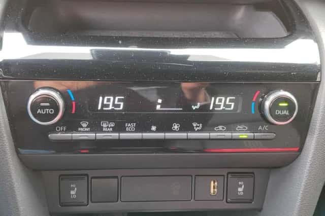 Toyota Yaris Cross (2022) thumbnail 30