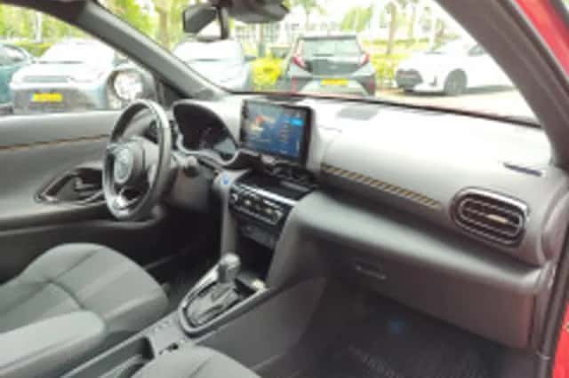 Toyota Yaris Cross (2022) thumbnail 4