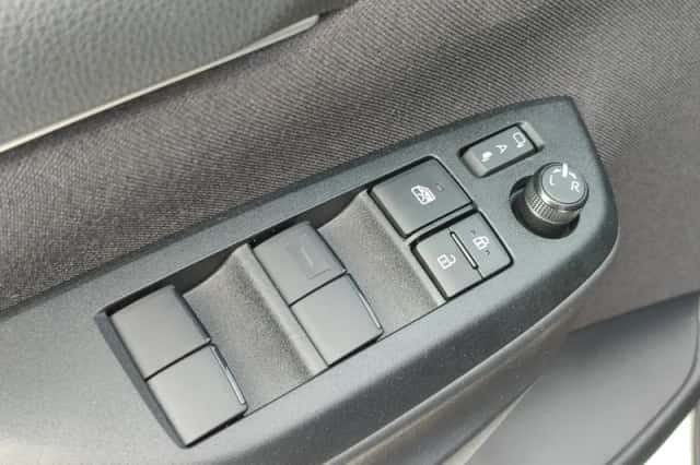 Toyota Yaris (2025) thumbnail 17