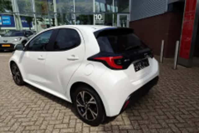 Toyota Yaris (2025) thumbnail 3