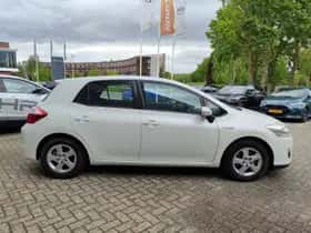Toyota Auris (2011) thumbnail 12