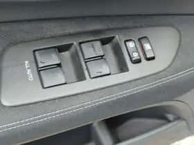 Toyota Auris (2011) thumbnail 17