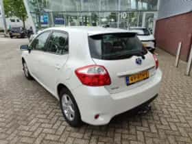 Toyota Auris (2011) thumbnail 3