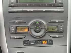 Toyota Auris (2011) thumbnail 24