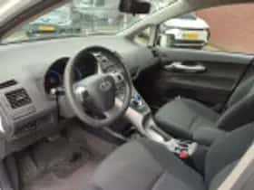 Toyota Auris (2011) thumbnail 34