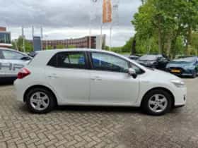 Toyota Auris (2011) thumbnail 6