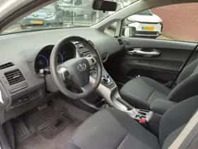 Toyota Auris (2011) thumbnail 63