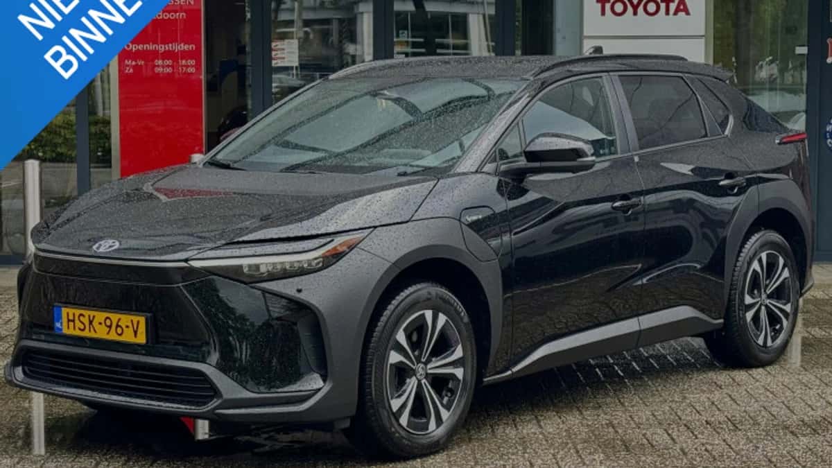 Toyota bZ4X (2025) — foto 1