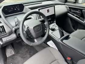 Toyota bZ4X (2025) thumbnail 2