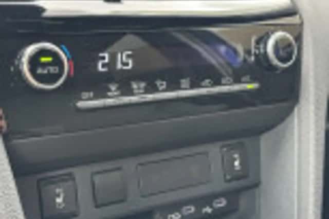 Toyota Yaris Cross (2025) thumbnail 57