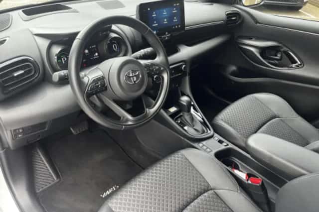 Toyota Yaris (2022) thumbnail 2