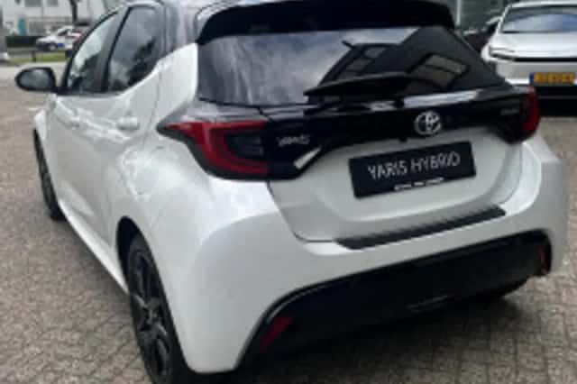 Toyota Yaris (2022) thumbnail 3