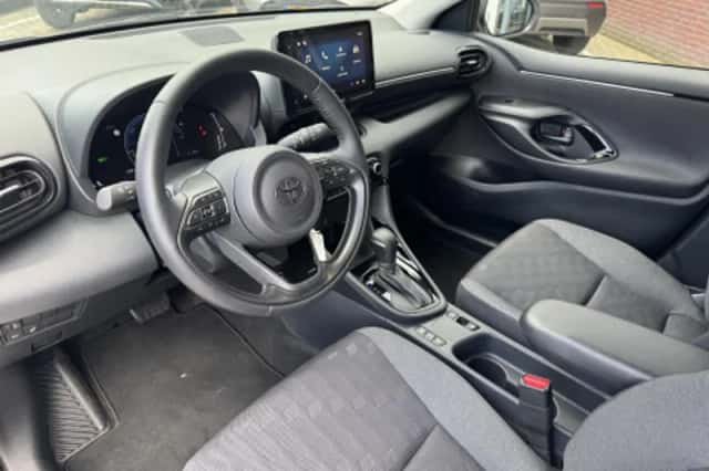 Toyota Yaris (2025) thumbnail 2