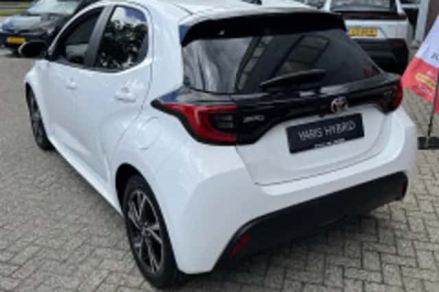 Toyota Yaris (2025) thumbnail 3