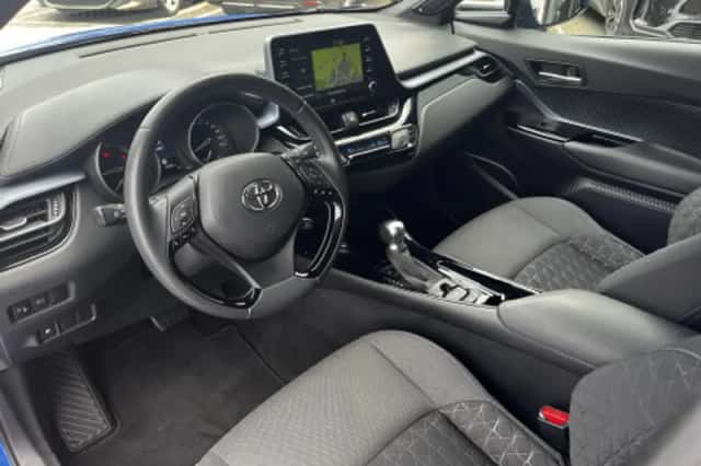 Toyota C hr (2021) thumbnail 2