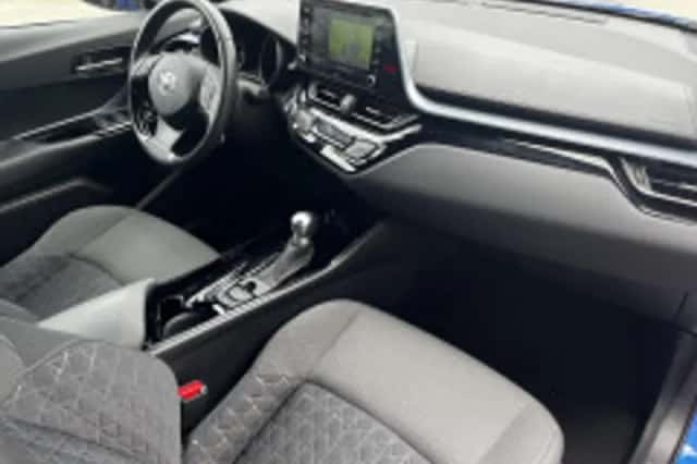 Toyota C hr (2021) thumbnail 3