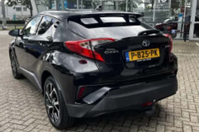 Toyota C hr (2018) thumbnail 3