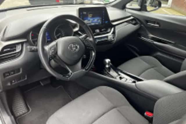 Toyota C hr (2018) thumbnail 4