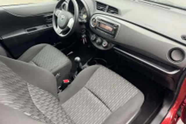 Toyota Yaris (2014) thumbnail 4
