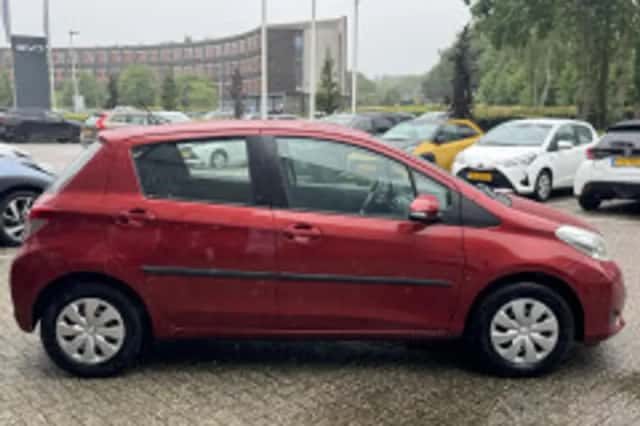 Toyota Yaris (2014) thumbnail 6