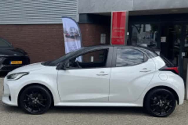 Toyota Yaris (2022) thumbnail 5